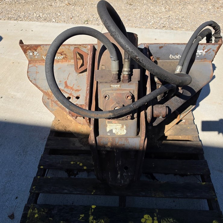 #25332 • Bobcat Breaker Skid Steer Attachment