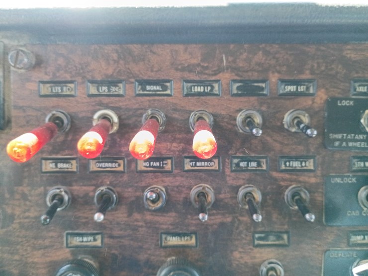 1990-peterbilt-379-image-47