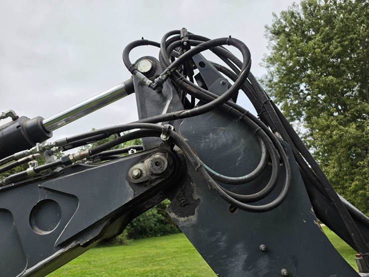 2016-deere-410l-image-114