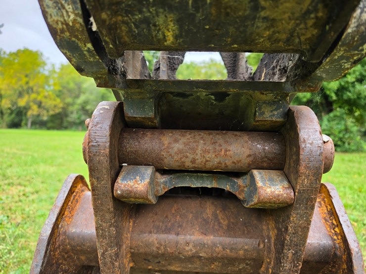 2016-deere-410l-image-106