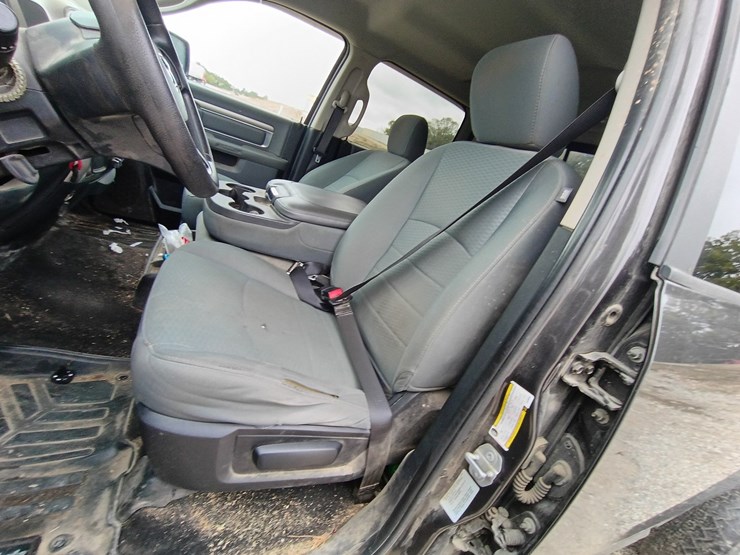 2016-dodge-2500-image-30