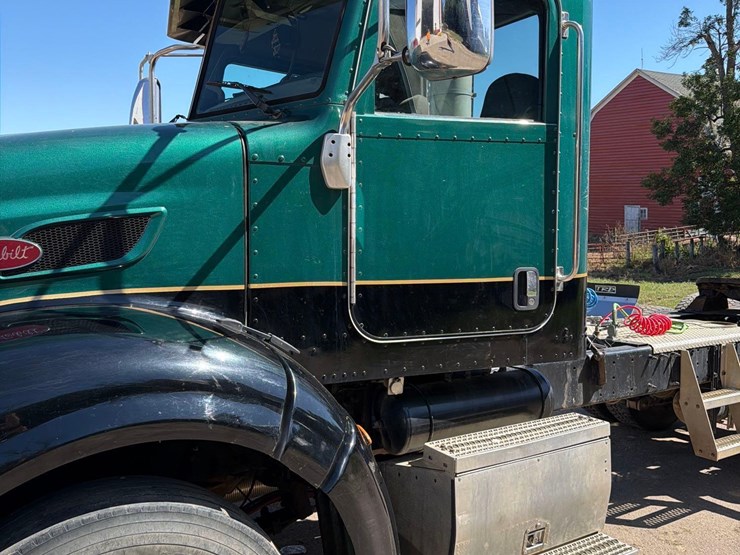 2011-peterbilt-386-image-35