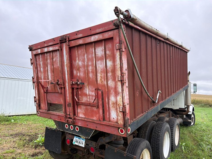 international-8300-6x4-semi-grain-truck-image-18