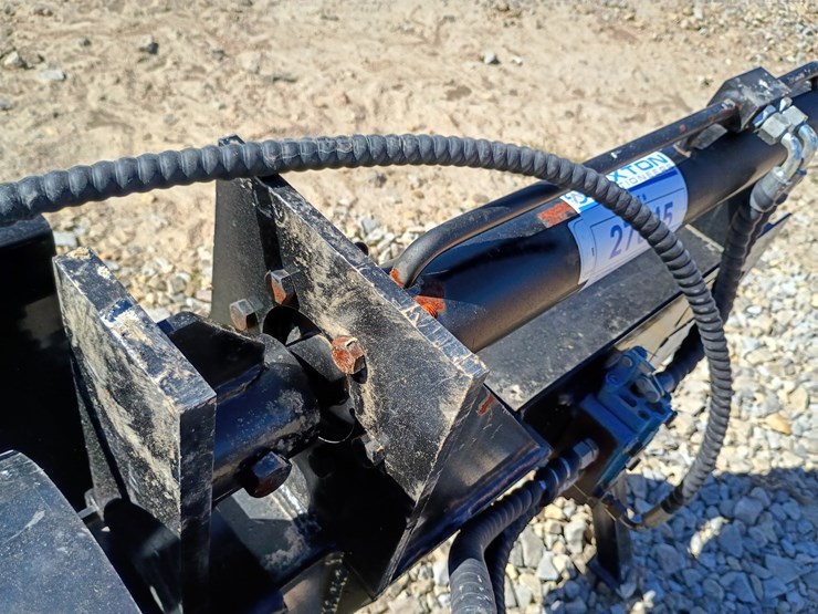 #27045-•-giyi-wood-splitter-mini-skid-steer-attachment-[damaged]-image-13