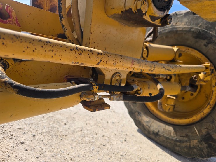 2005-caterpillar-12h-image-27