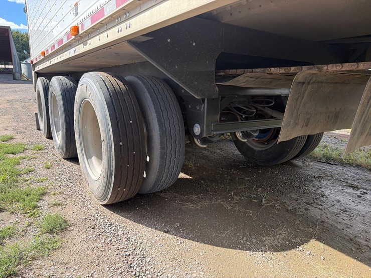 2011-wilson-46ft-fixed-tri-axle-live-bottom-semi-belt-trailer--1-owner--very-clean-trailer-image-48