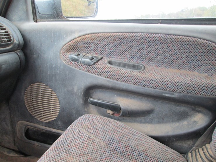 2002-dodge-3500-image-26