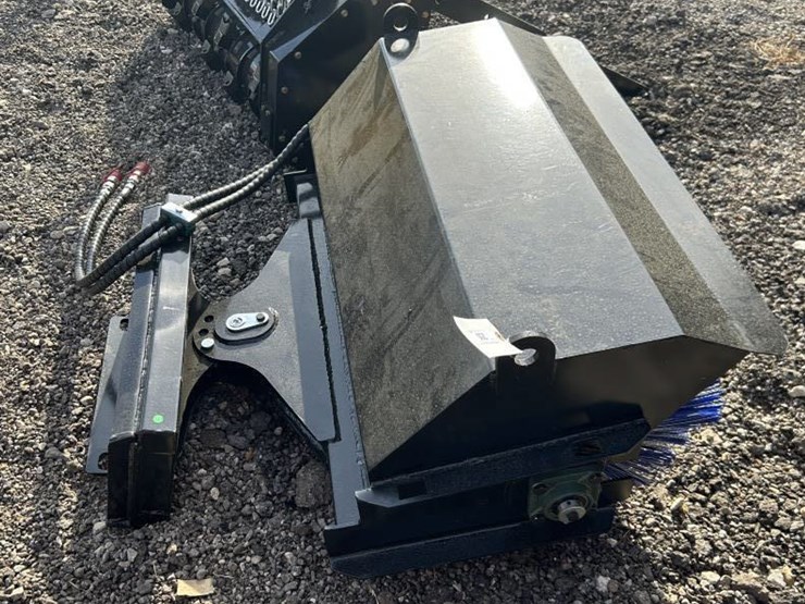#255-•-mini-skid-steer-37.5"-hydraulic-angle-sweeper-image-2