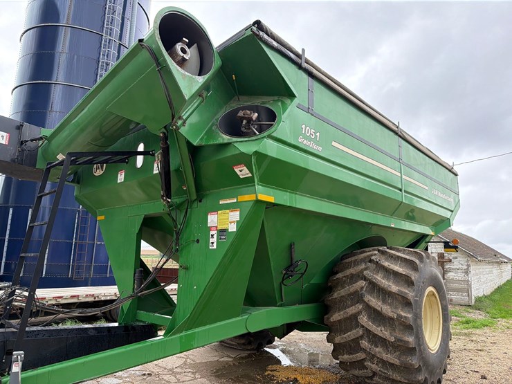 2012-j&m-1051-grain-storm-grain-cart-1-owner-image-64