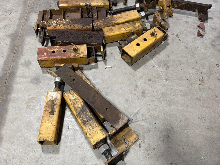 goffer-model-r-12-tractor-splitting-stand-image-4