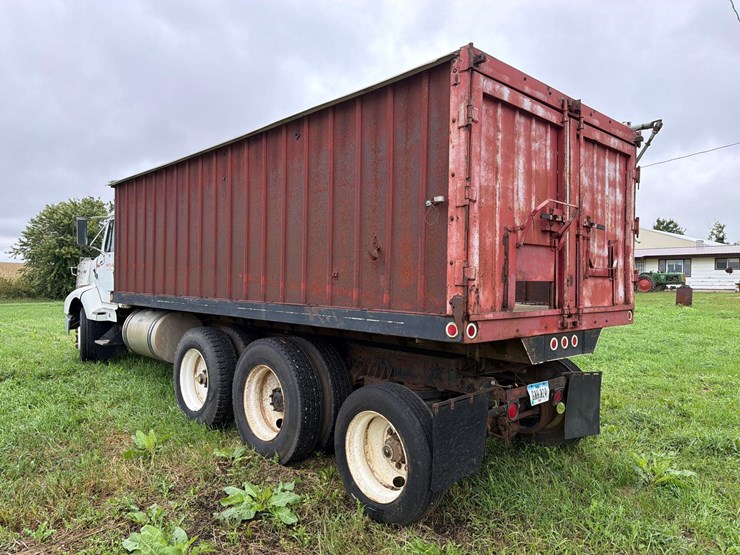 international-8300-6x4-semi-grain-truck-image-5