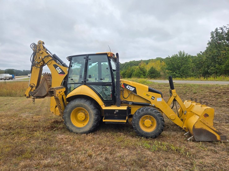 caterpillar-420f-image-19