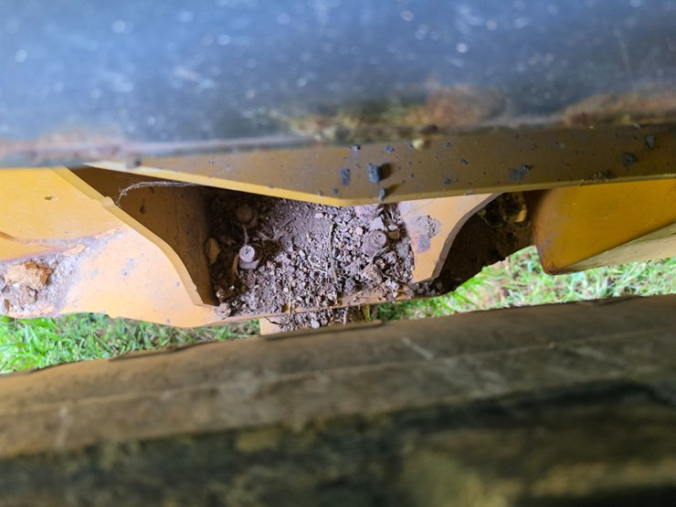 2016-deere-410l-image-171