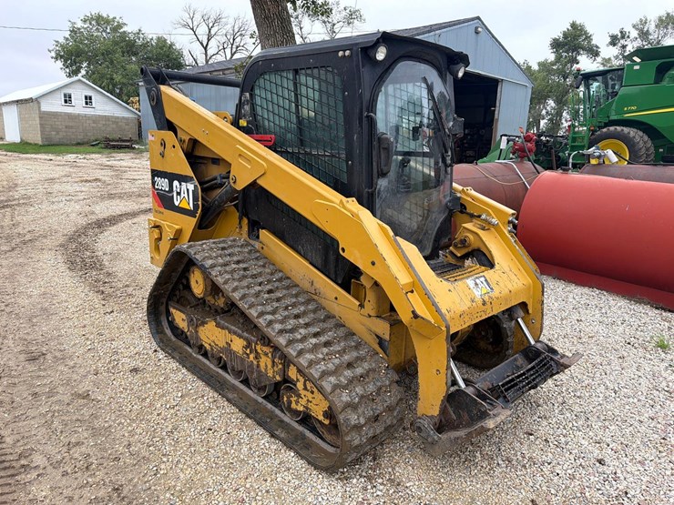 2015-caterpillar-289d-image-3