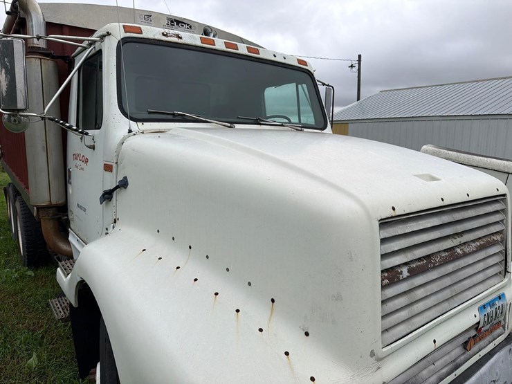 international-8300-6x4-semi-grain-truck-image-50