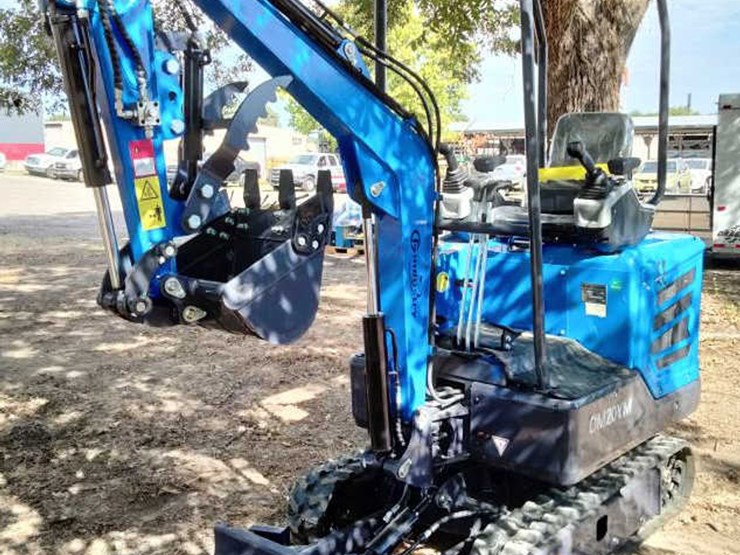 #12-•-yanmar-diesel-mini-excavator---dm20ym-image-1