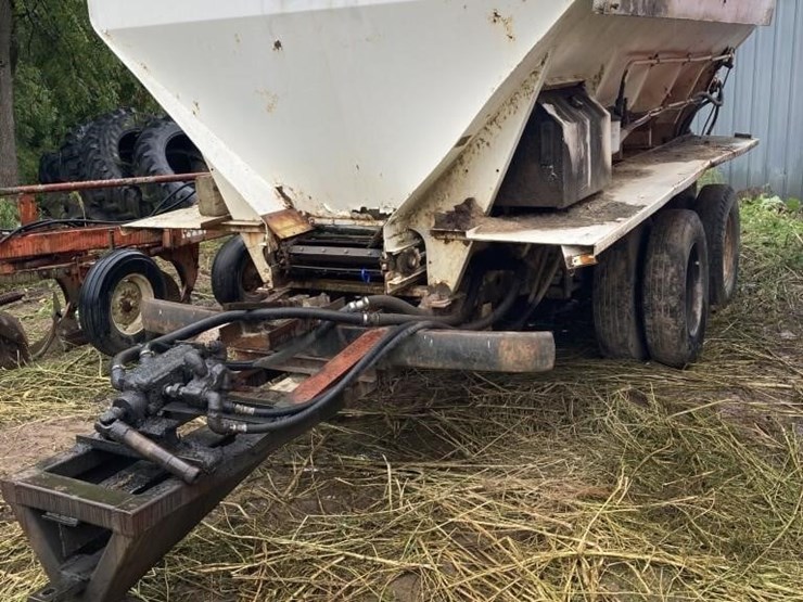 16'-fertilizer-spreader-8104-image-1