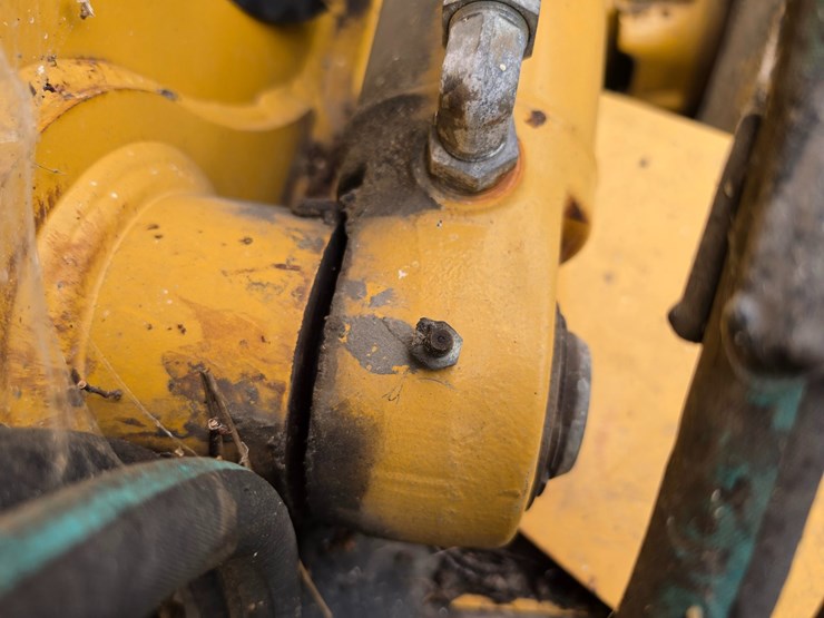 2016-deere-410l-image-135