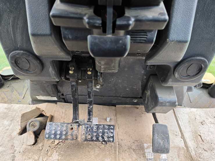 2016-deere-410l-image-54