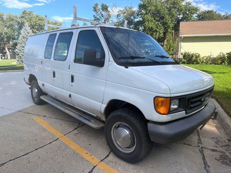 2006-ford-e250-image-3