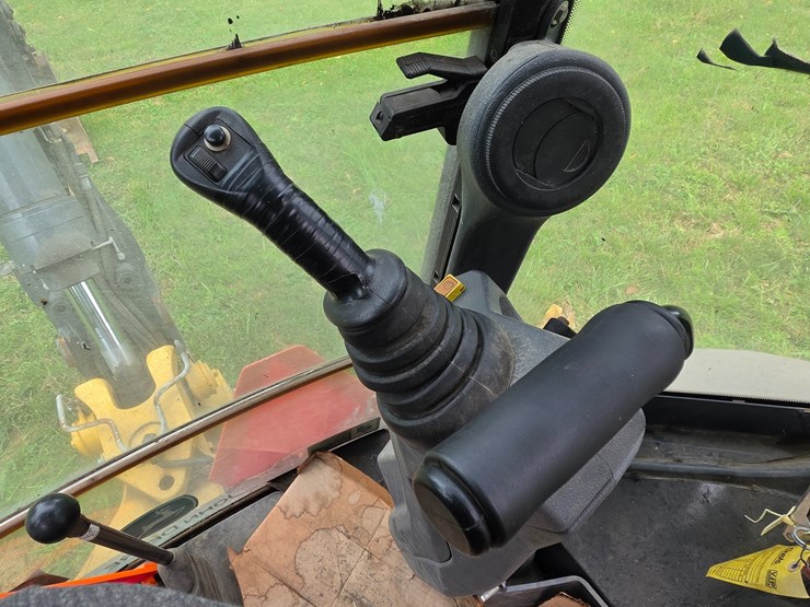 2016-deere-410l-image-57