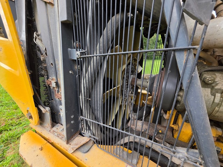 2016-deere-410l-image-21