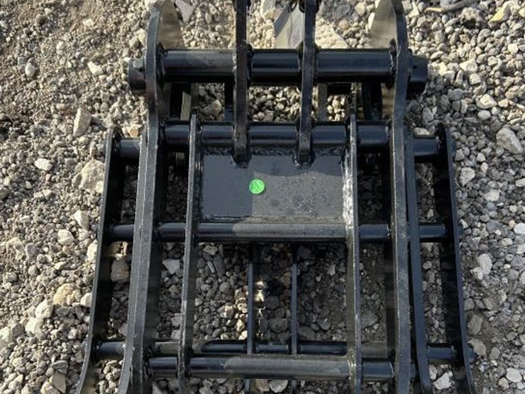 #266-•-mini-excavator-grapple-image-1