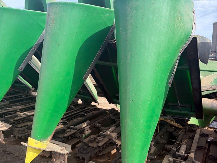 clark-12row20-corn-head-image-10
