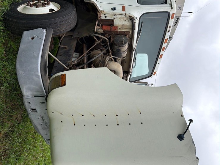 international-8300-6x4-semi-grain-truck-image-99
