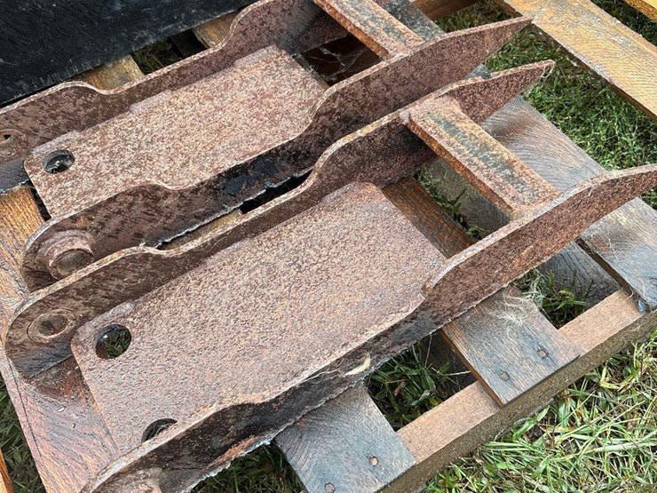 2-sets-of-quick-attach-brackets-image-2