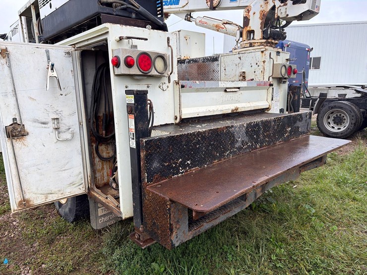 2009-international-durastar-4300-image-13