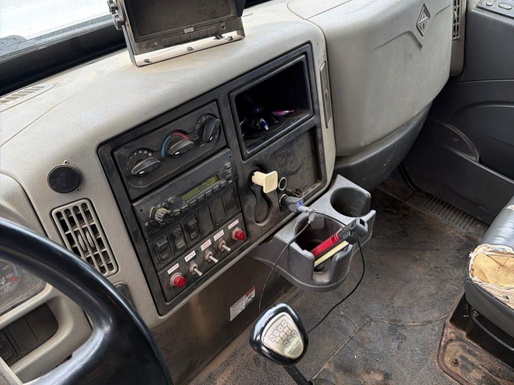 2009-international-durastar-4300-image-52