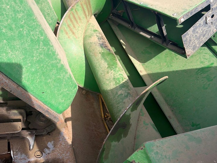 clark-12row20-corn-head-image-32