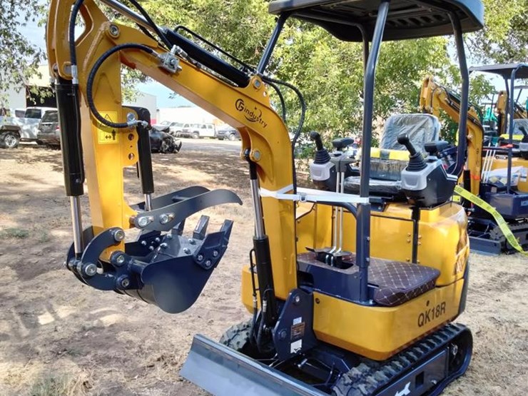 #15-•-cfg-mini-excavator---qk18r-image-1
