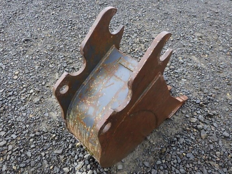 kubota-10"-bucket-w/-teeth-image-3