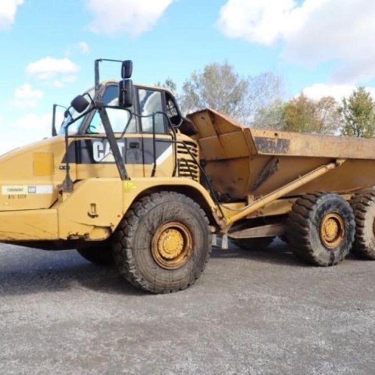 2009 CATERPILLAR 725
