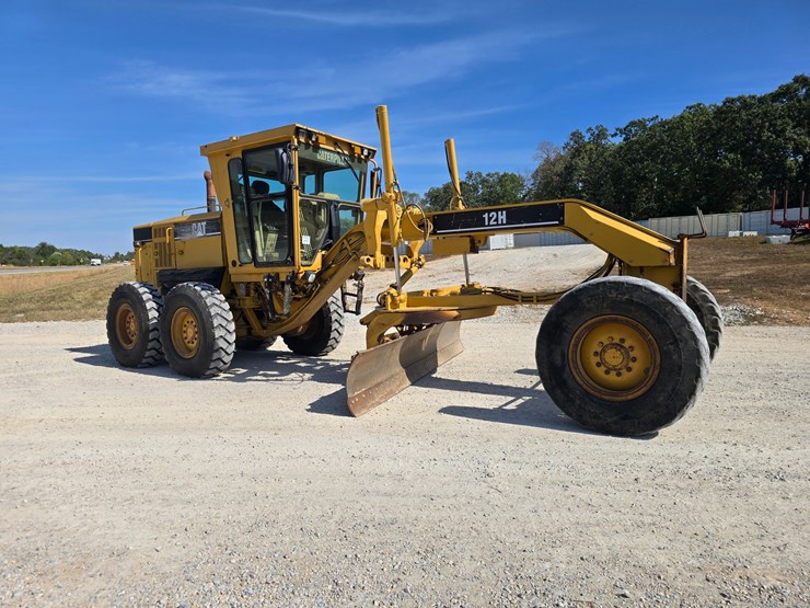 2005-caterpillar-12h-image-15
