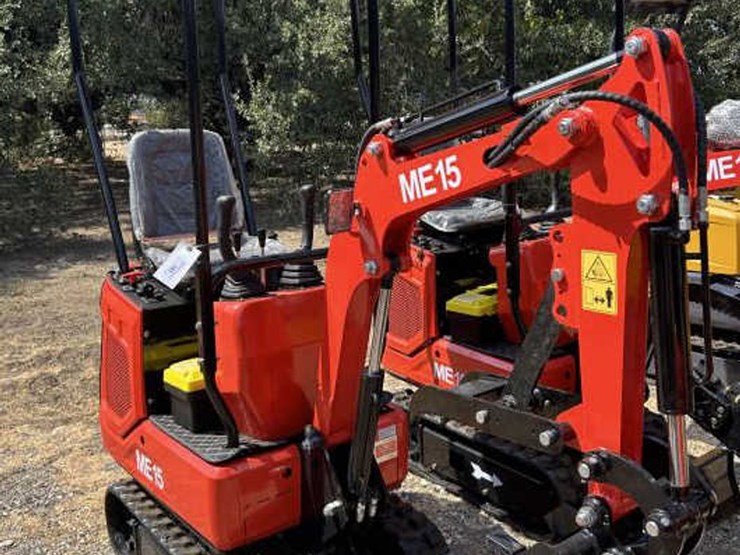#143-•-mini-excavator---gas---me15-image-3