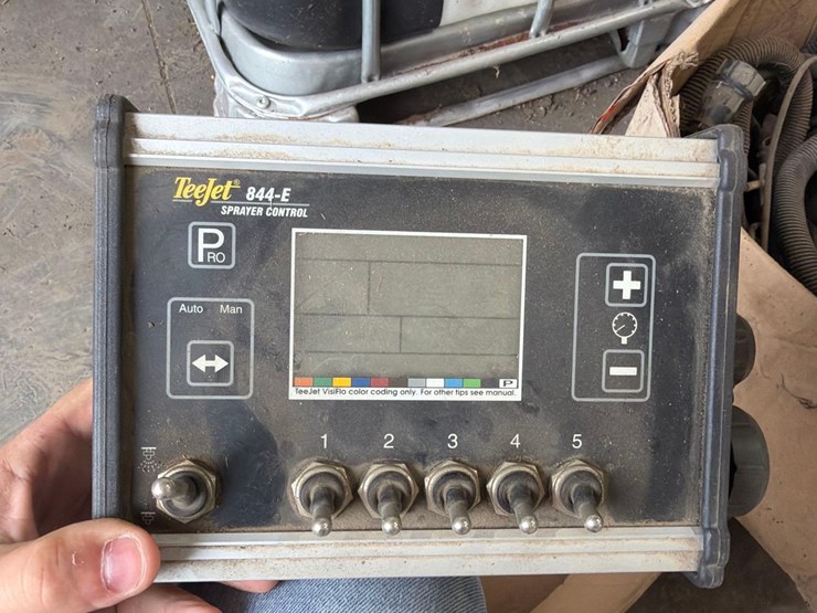 demco-3pt-boom-sprayer-image-30