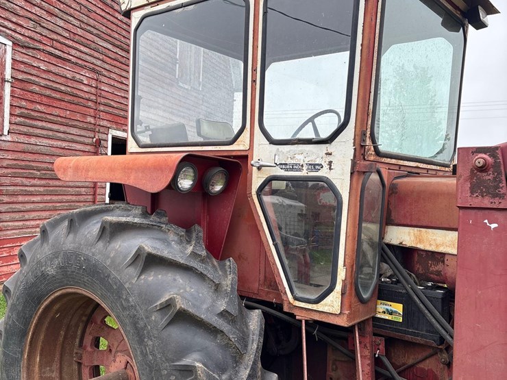 farmall-706-tractor-with-case-2355-loader-image-18