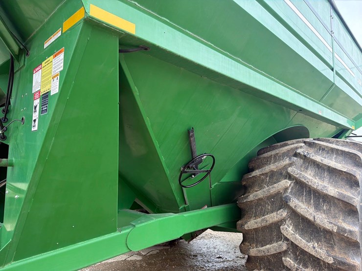 2012-j&m-1051-grain-storm-grain-cart-1-owner-image-12