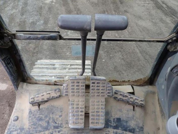 2012-deere-350g-lc-image-11