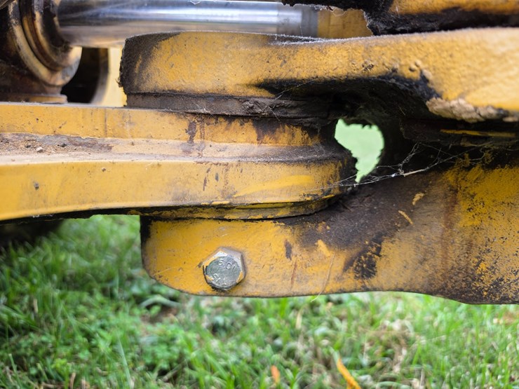 2016-deere-410l-image-86
