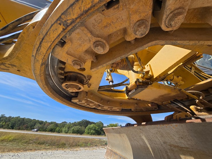 2005-caterpillar-12h-image-34