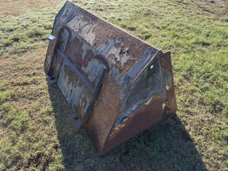 6-ft-skid-steer-scoop-bucket-image-3
