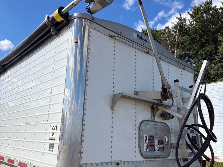 2011-wilson-46ft-fixed-tri-axle-live-bottom-semi-belt-trailer--1-owner--very-clean-trailer-image-6