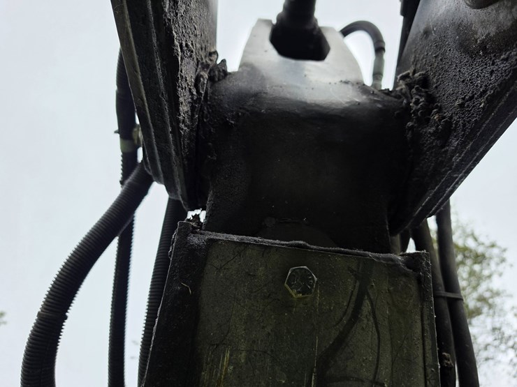 2016-deere-410l-image-98
