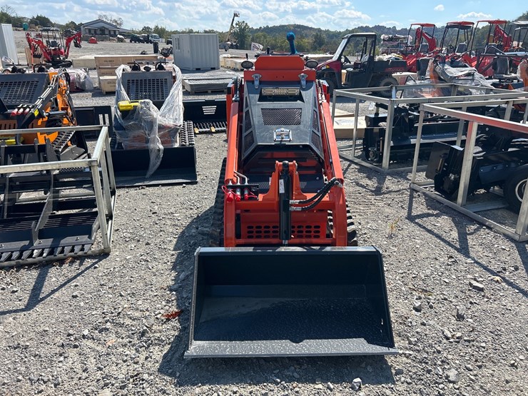 #76-•-landhonor-lgr-v1000-diesel-mini-skid-steer-image-2