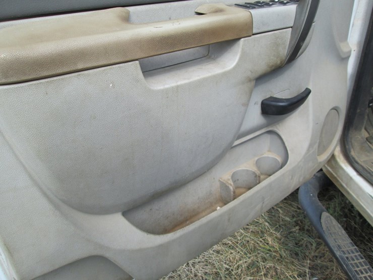 2011-chevrolet-2500hd-image-28