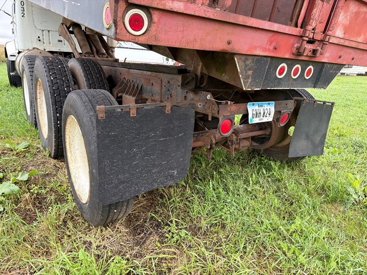 international-8300-6x4-semi-grain-truck-image-19